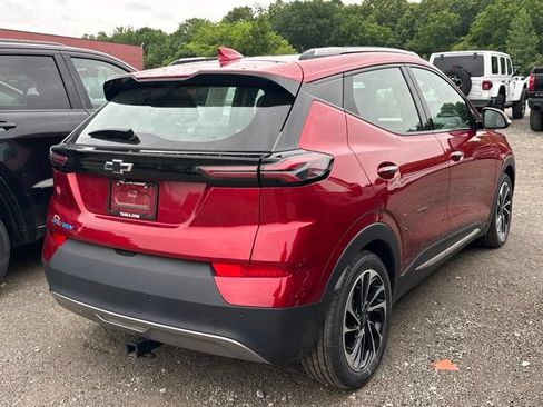 Used 2023 Chevrolet Bolt EUV Premier w/ Sun & Sound Package FWD image 5