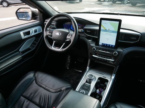 Certified 2020 Ford Explorer ST w/ ST High-Performance Pack image 9