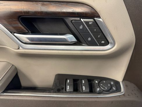 Used 2025 GMC Sierra 1500 SLT image 18