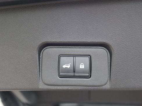 Certified 2025 Nissan Rogue SV image 30