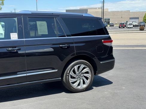 Used 2024 Lincoln Navigator Reserve AWD/4WD image 7