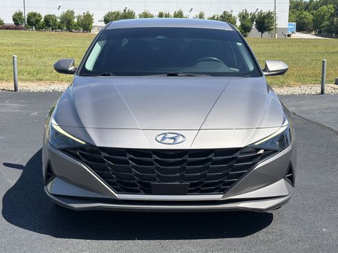 Used 2021 Hyundai Elantra SEL w/ Convenience Package FWD image 3
