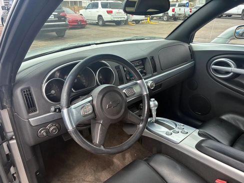 Used 2005 Chevrolet SSR w/ Preferred Equipment Group RWD image 16