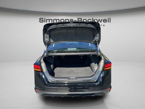 Used 2025 Nissan Altima 2.5 SV FWD image 9