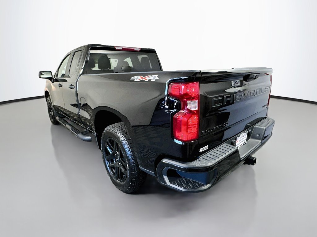 Used 2024 Chevrolet Silverado 1500 Custom w/ Turbomax Blackout Package AWD/4WD image 6