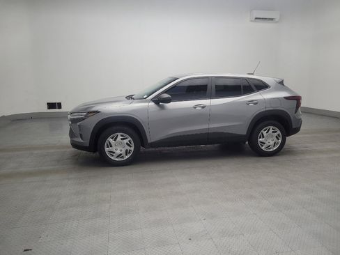 Used 2024 Chevrolet Trax LS image 2