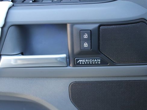 Certified 2025 Land Rover Defender 130 X-Dynamic SE image 16