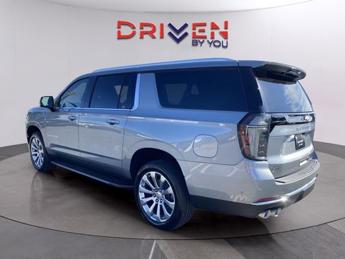 New 2026 Chevrolet Suburban Premier image 3