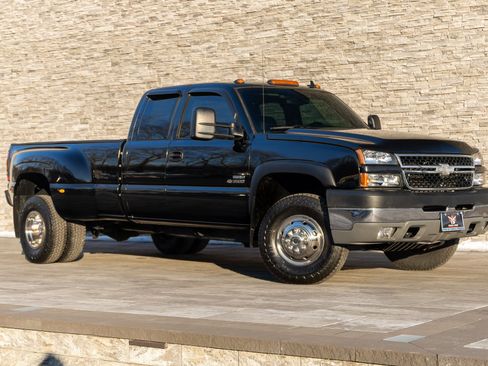 Used 2006 Chevrolet Silverado 3500 LT w/ Heavy-Duty Power Package image 4