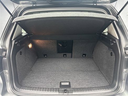 Used 2017 Volkswagen Tiguan S image 17