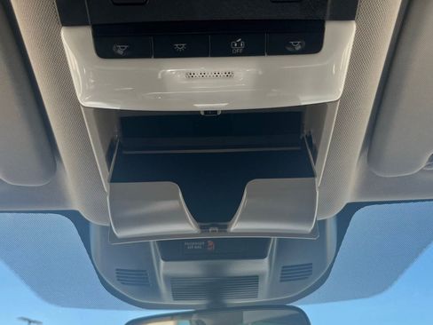 Used 2025 Nissan Rogue SV AWD/4WD image 16
