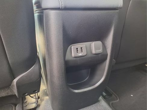Used 2022 Chevrolet Colorado Z71 AWD/4WD image 12