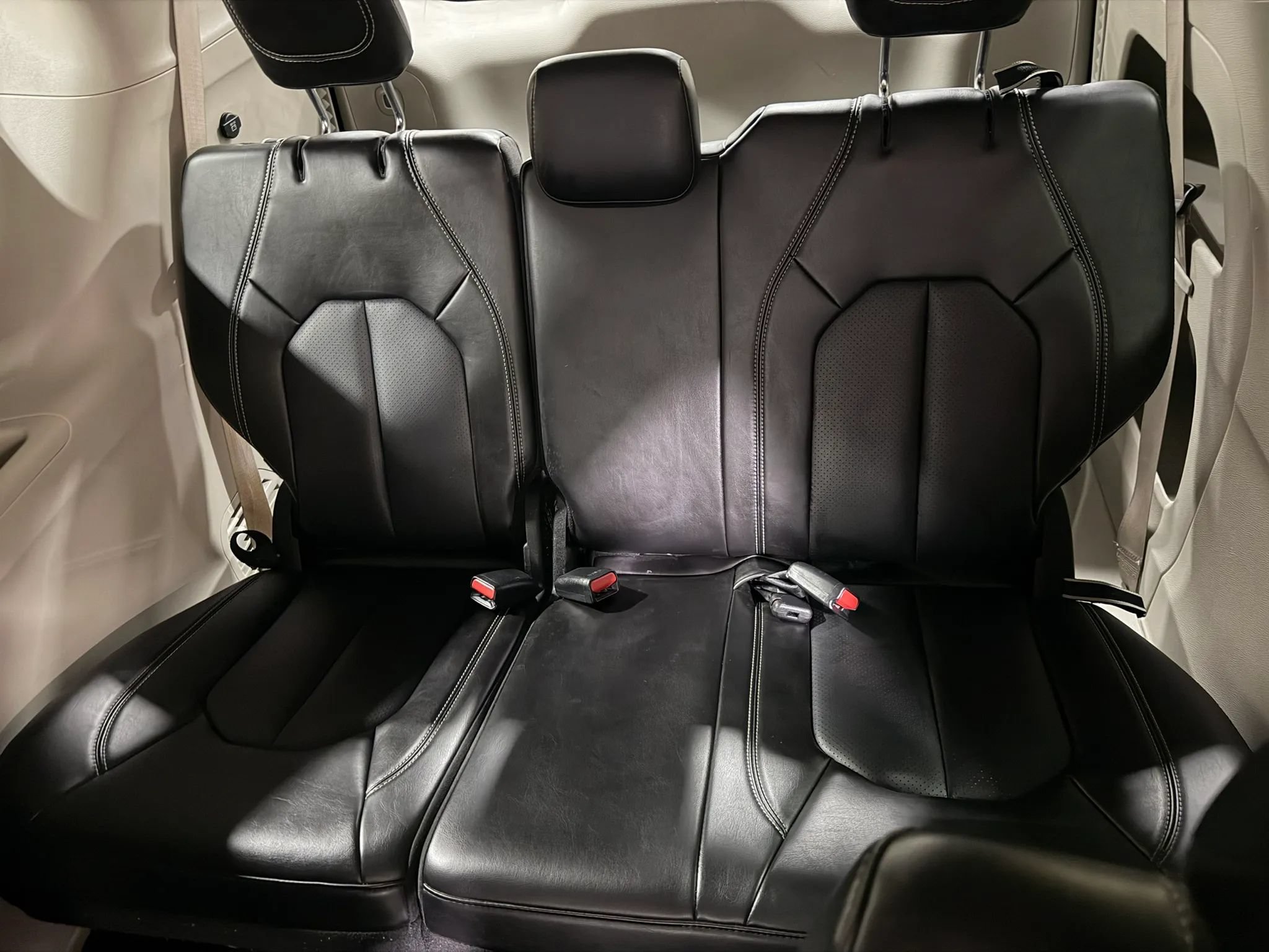 Used 2023 Chrysler Pacifica Touring-L FWD image 28