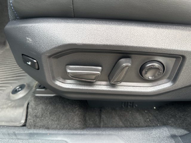 Used 2025 Toyota Tundra Platinum AWD/4WD image 19