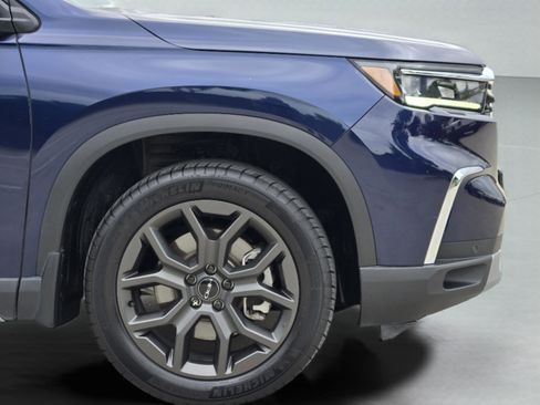 Certified 2024 Honda Pilot Touring image 30