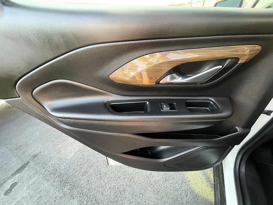 Used 2021 GMC Terrain SLE FWD image 27