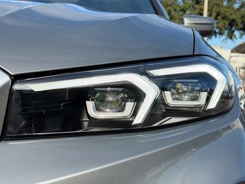 New 2026 BMW 330i xDrive Sedan w/ Convenience Package image 9