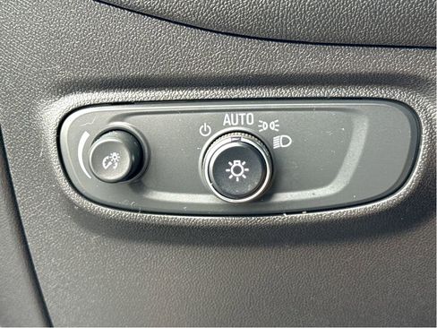 Used 2022 Chevrolet Equinox LT image 12