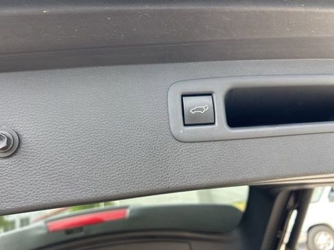 Used 2023 Toyota Highlander XLE image 10