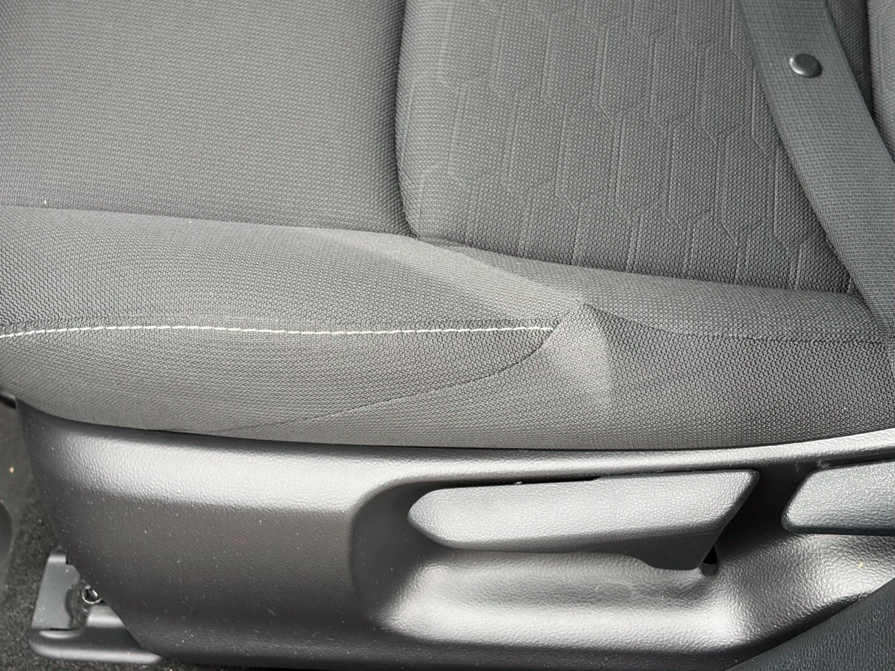 Used 2026 Toyota Corolla SE FWD image 5