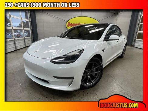 Used 2021 Tesla Model 3 Standard Range Plus image 1