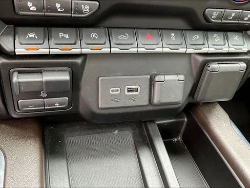 Used 2021 Chevrolet Silverado 1500 LTZ w/ LTZ Premium Package AWD/4WD image 19