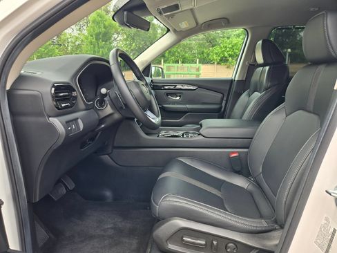 Used 2025 Honda Pilot EX-L image 8