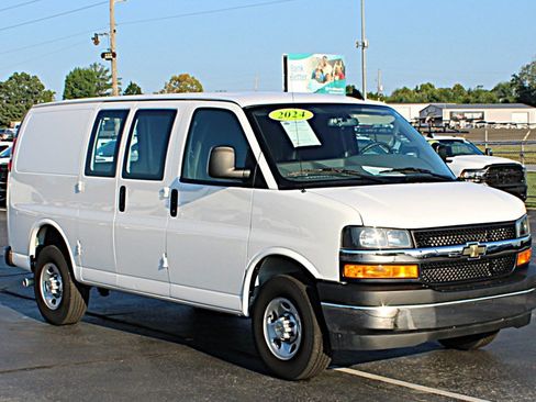 Used 2024 Chevrolet Express 2500 w/ Driver Convenience Package RWD image 2