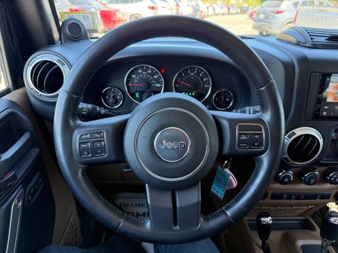 Used 2012 Jeep Wrangler Sahara w/ Connectivity Group AWD/4WD image 22