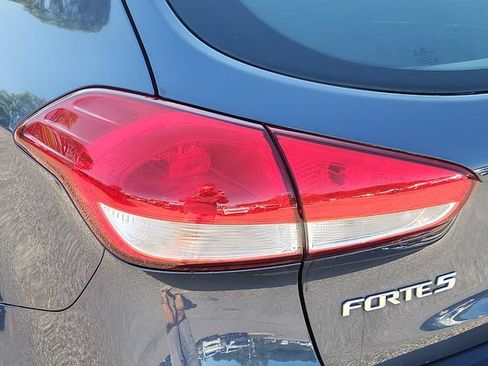 Used 2016 Kia Forte LX FWD image 11