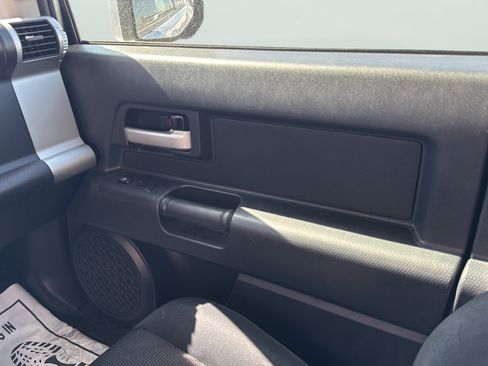 Used 2008 Toyota FJ Cruiser 4WD image 17