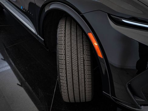 Used 2025 Chevrolet Equinox EV RS image 49