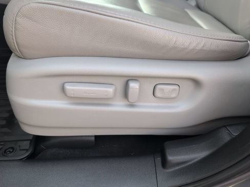 Used 2021 Honda Pilot Touring image 12