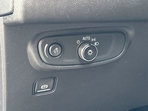 Used 2024 GMC Terrain SLE image 34