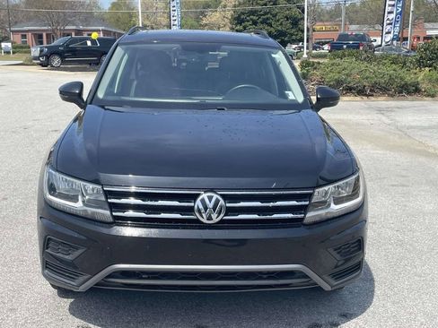 Used 2021 Volkswagen Tiguan SE w/ Panoramic Sunroof Package FWD image 2
