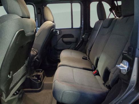 Used 2025 Jeep Wrangler Unlimited Rubicon w/ Technology Group image 6