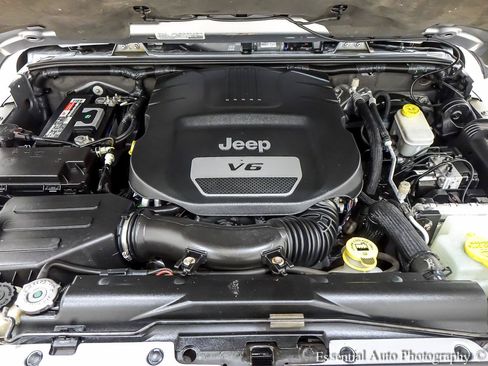Used 2015 Jeep Wrangler Unlimited Sahara w/ Dual Top Group AWD/4WD image 34