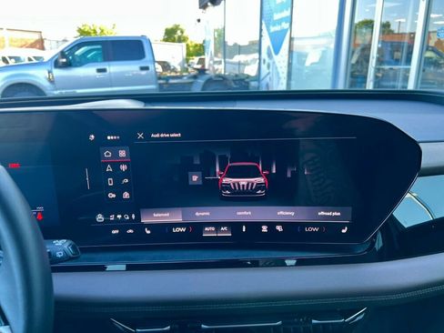 Used 2025 Audi Q6 e-tron Premium Plus w/ Premium Plus AWD/4WD image 29