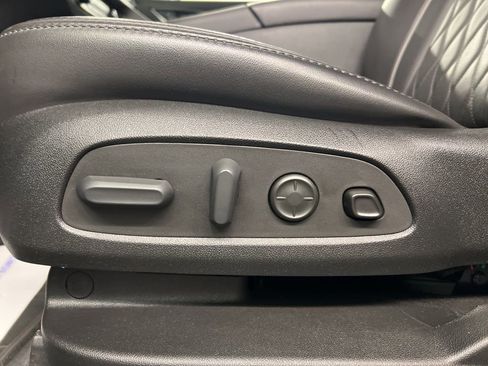 Used 2023 Buick Enclave Avenir w/ Avenir Technology Package AWD/4WD image 29