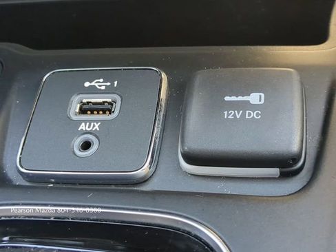 Used 2019 Jeep Cherokee Limited image 21