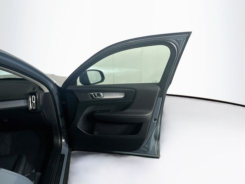 Used 2020 Volvo XC40 T4 Momentum FWD image 30