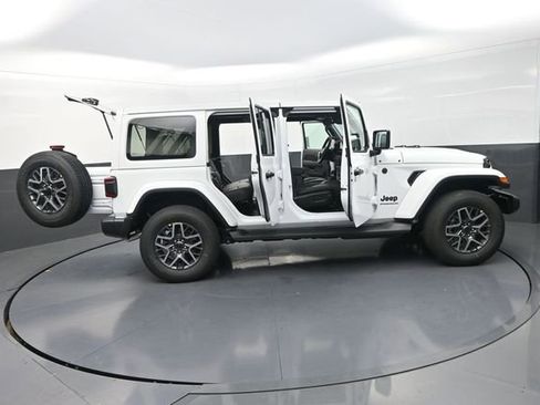 New 2026 Jeep Wrangler Unlimited Sahara AWD/4WD image 27