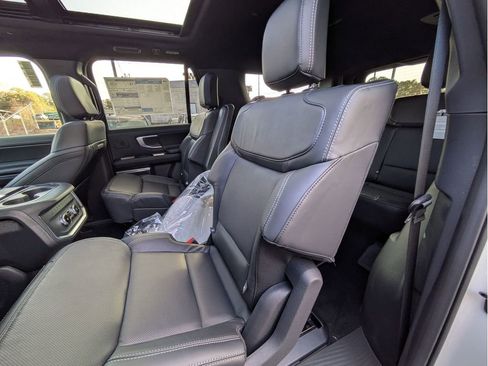 New 2025 Ford Expedition Max Platinum image 28