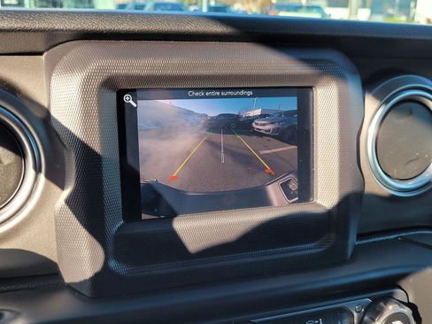 Used 2020 Jeep Gladiator Overland w/ Trailer Tow Package image 14