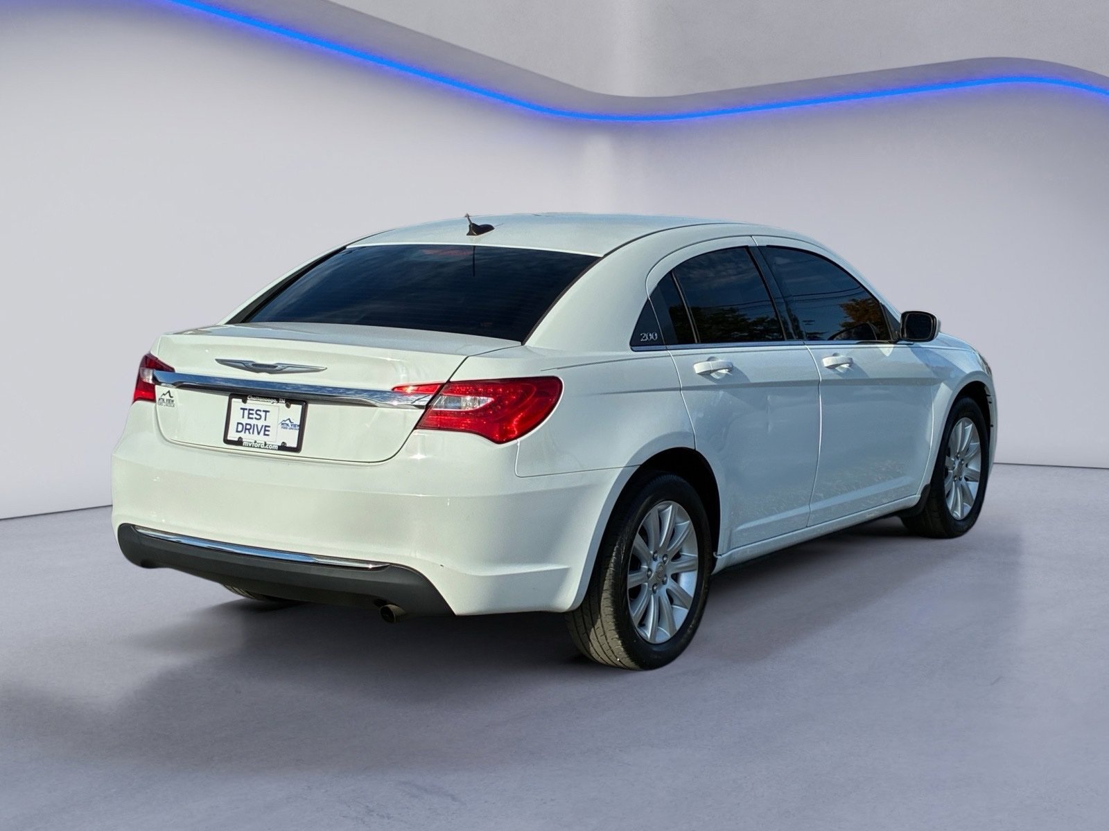Used 2013 Chrysler 200 Touring FWD image 3