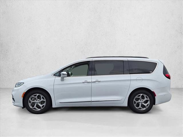 Used 2022 Chrysler Pacifica Limited FWD image 8