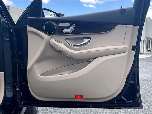 Used 2019 Mercedes-Benz GLC 300 4MATIC image 23