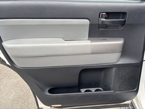 Used 2016 Toyota Sequoia SR5 RWD image 30