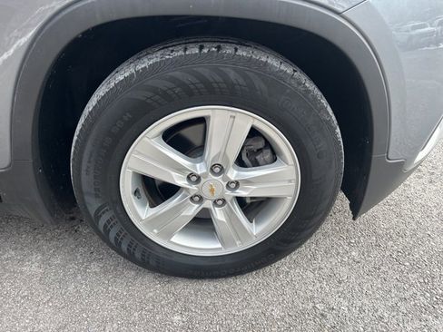 Used 2019 Chevrolet Trax LT w/ LT Convenience Package image 4