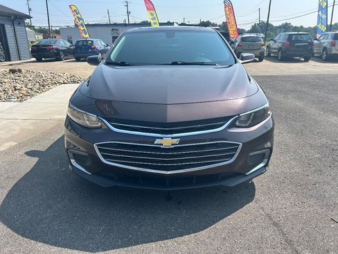 Used 2016 Chevrolet Malibu LT w/ Leather Package FWD image 2